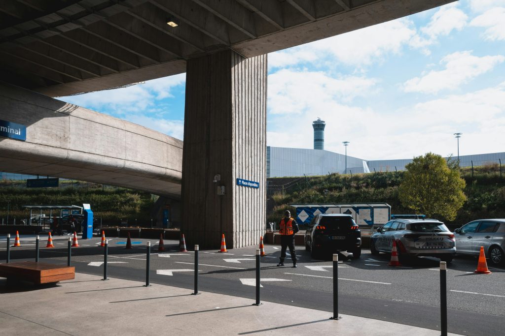 Comment trouver une place de parking à l'aéroport facilement ?